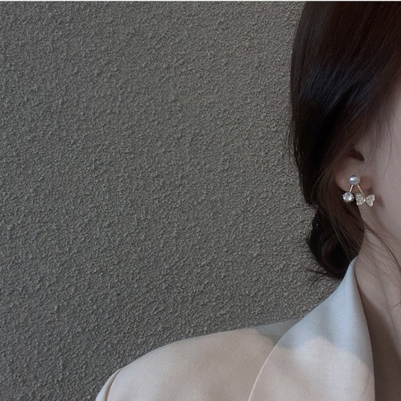 💙💕💕Last one Butterfly Pearl Rhinestone Stud Earrings - Picture 6 of 11